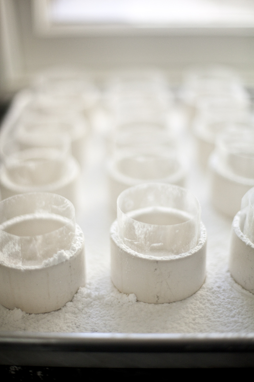 Round marshmallow molds | how to make homemade marshmallows | photo by Zoë François