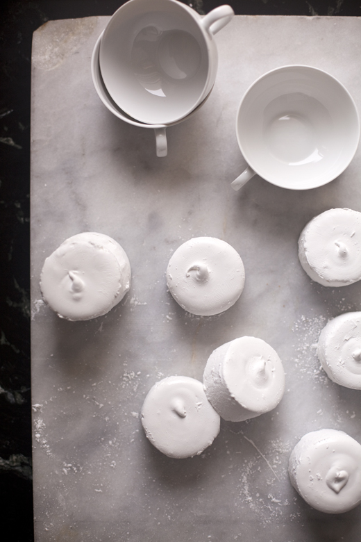 Round marshmallows | how to make homemade marshmallows | photo by Zoë François