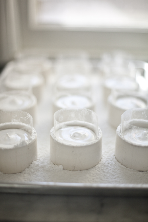 Round marshmallows | how to make homemade marshmallows | photo by Zoë François