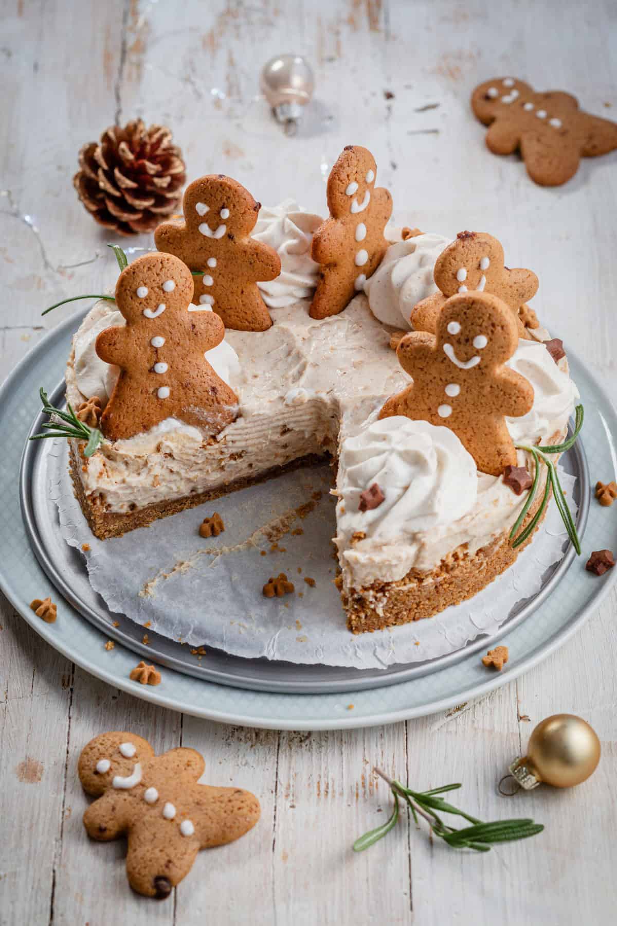 sliced gingebread cheesecake on a wooden table