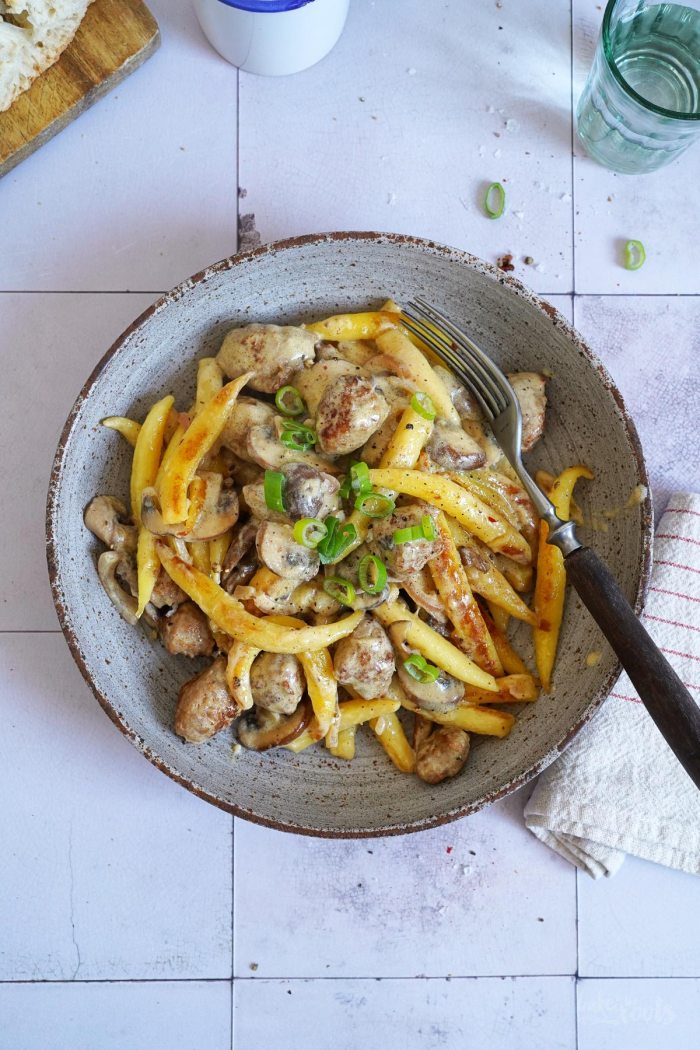 Sausage Stroganoff mit Schupfnudeln | Bake to the roots