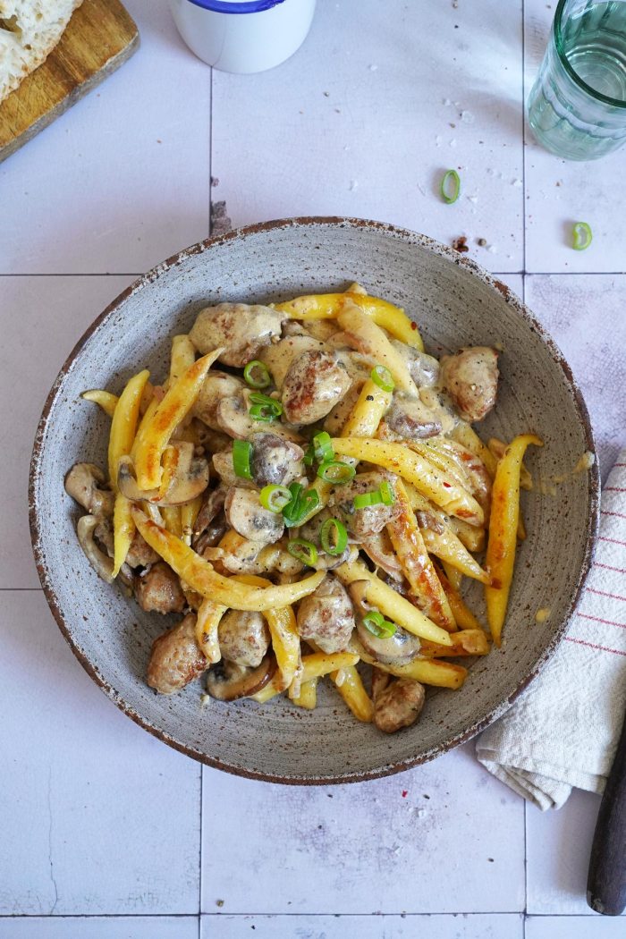 Sausage Stroganoff mit Schupfnudeln | Bake to the roots