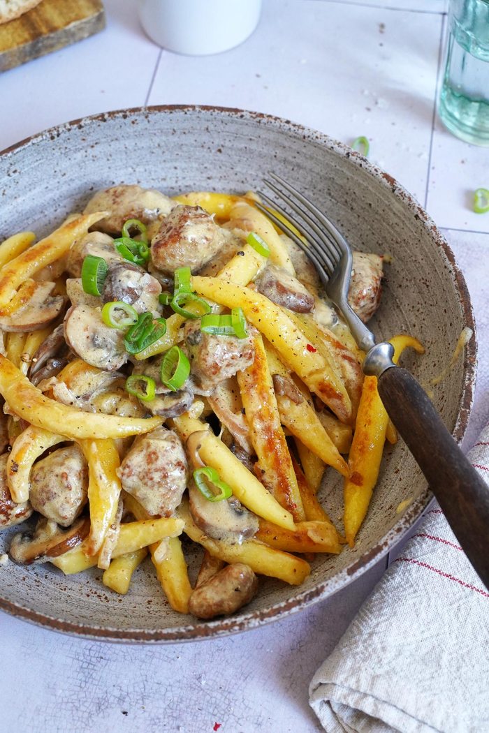 Sausage Stroganoff mit Schupfnudeln | Bake to the roots