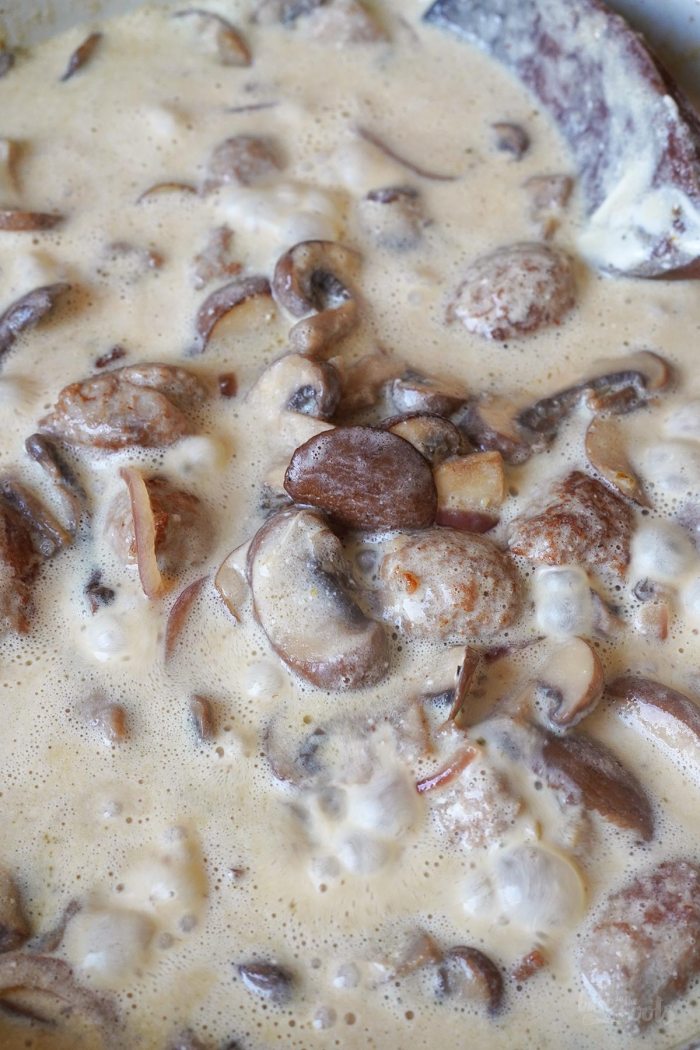 Sausage Stroganoff mit Schupfnudeln | Bake to the roots