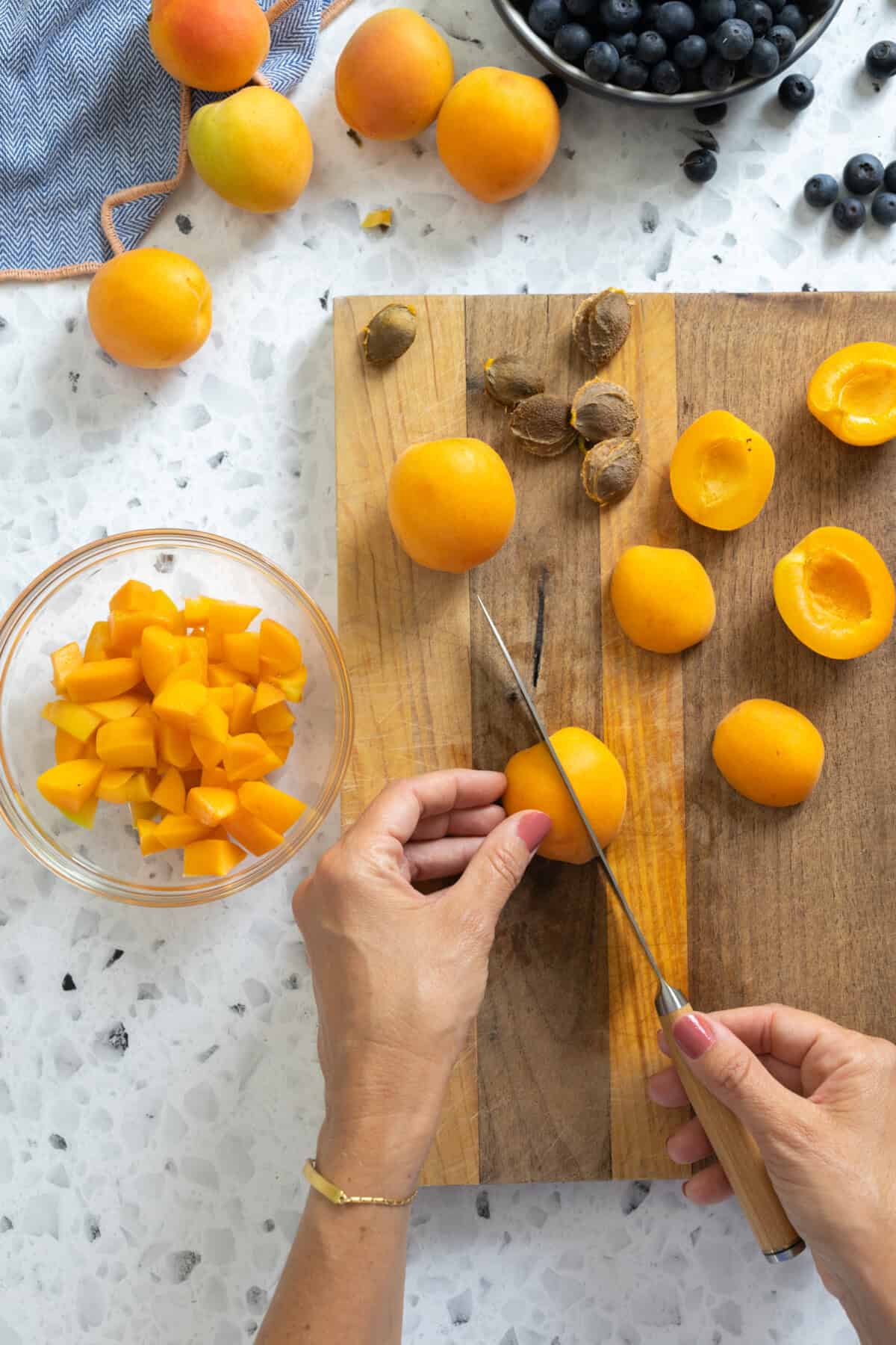 slicing apricots