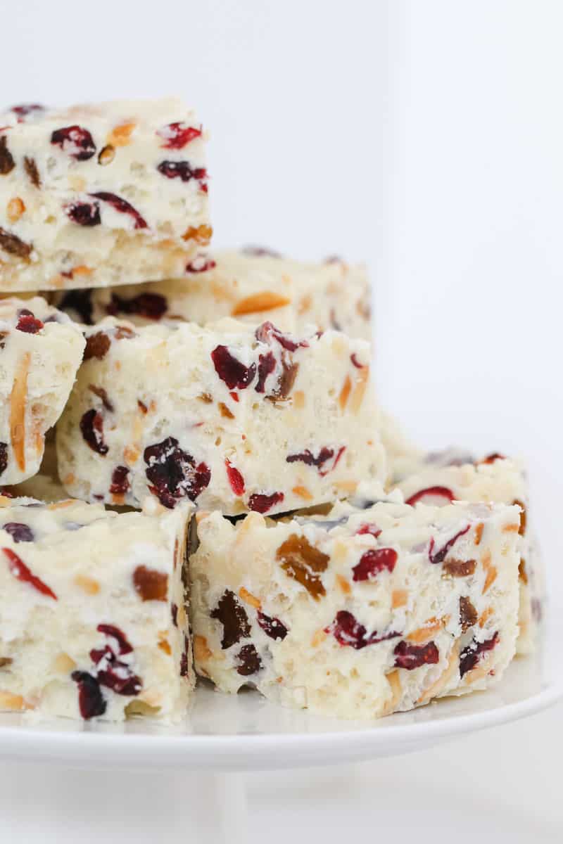 A simple White Christmas Slice recipe made with white chocolate, rice bubbles, dried cranberries, sultanas, coconut and almonds.