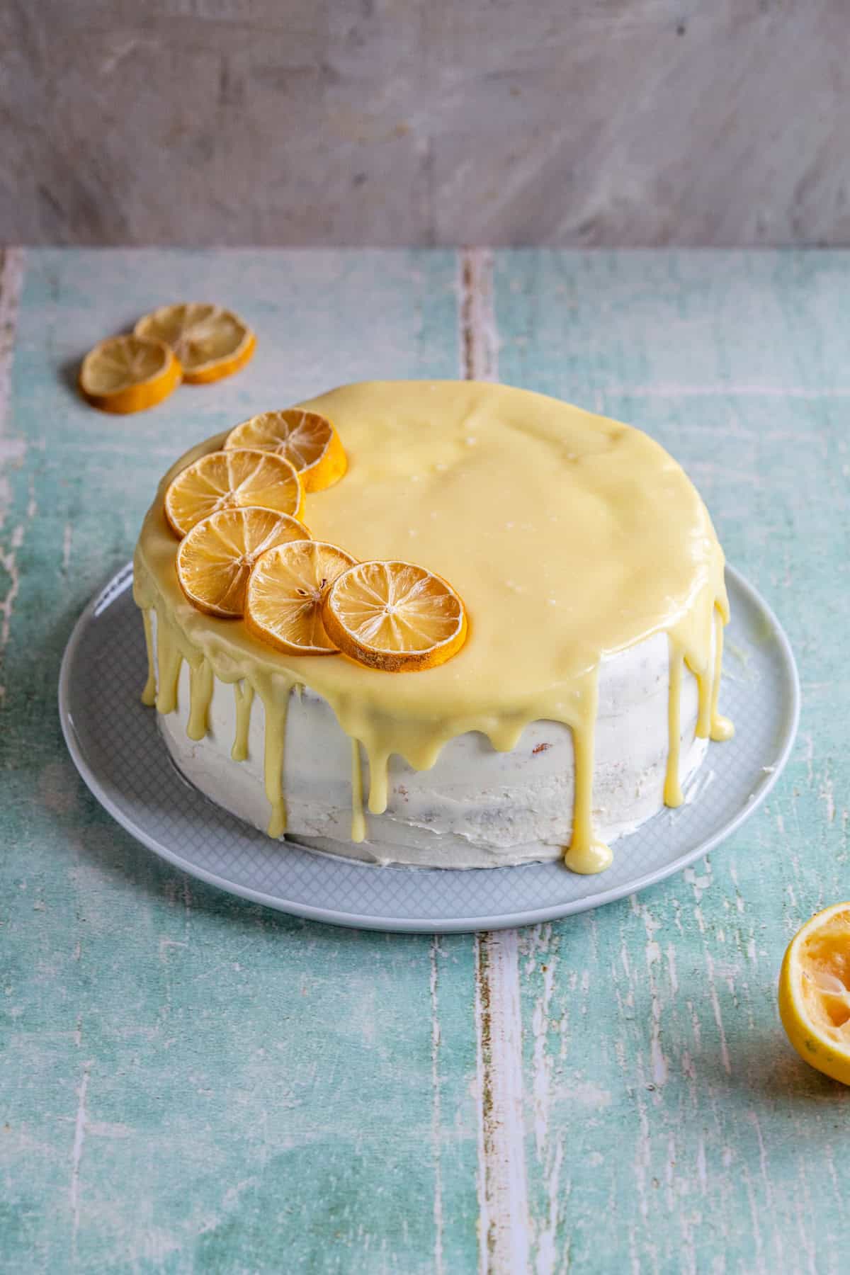 a cake with white chocolate glaze and lemon slices