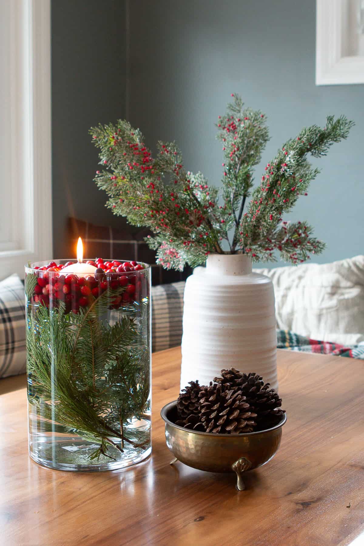 Add this gorgeous and cheap Christmas centerpiece to your home
