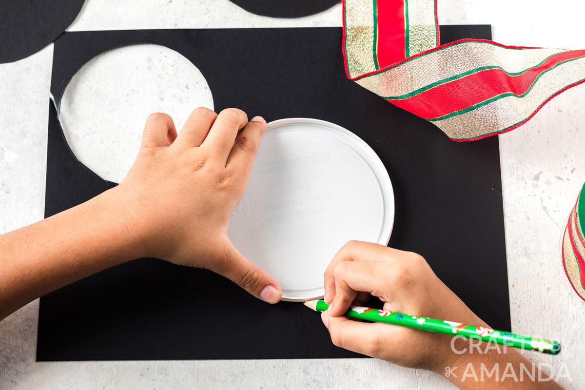tracing a plastic lid