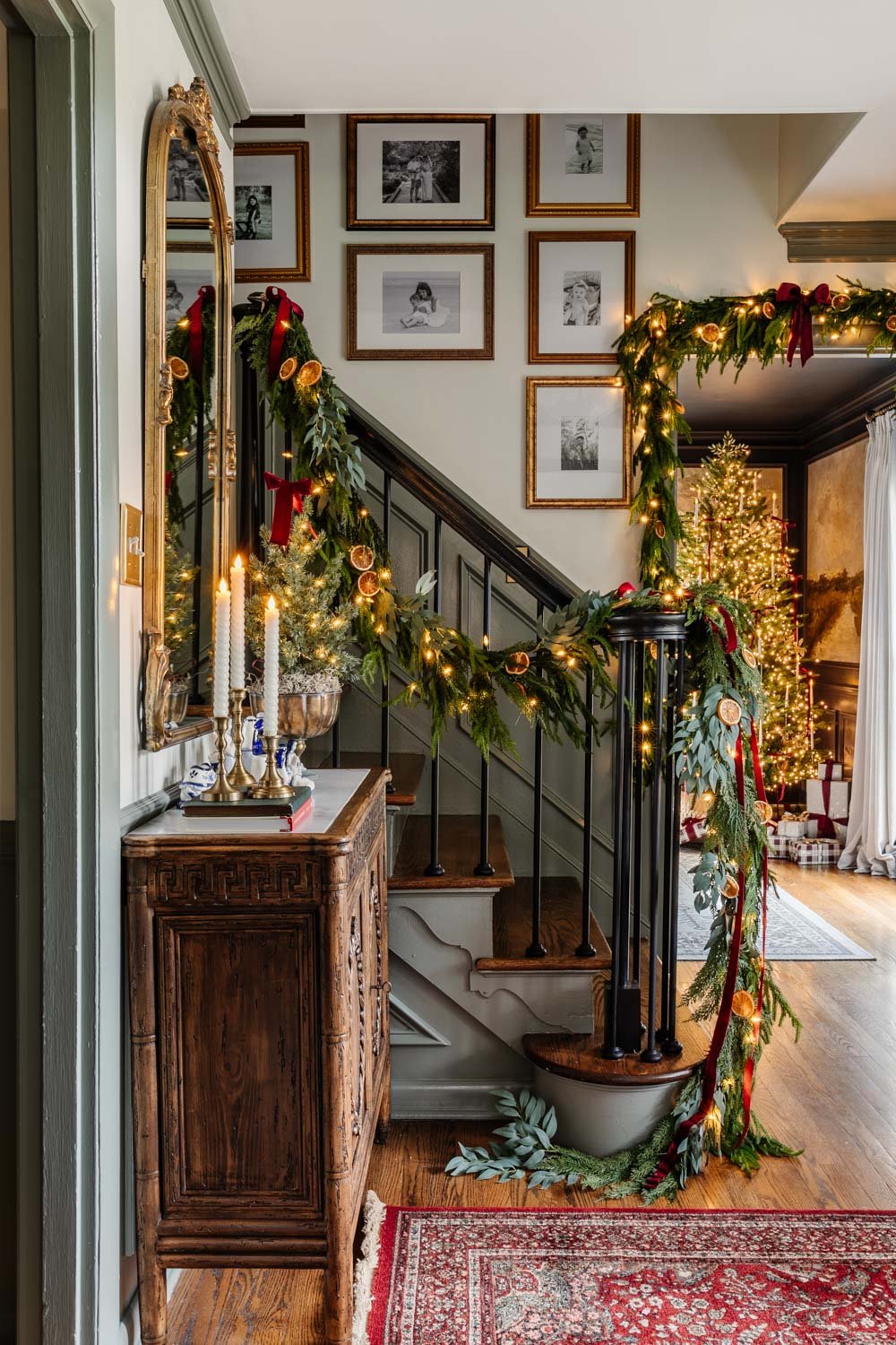 Colonial Christmas Entryway Decor – Bless’er House