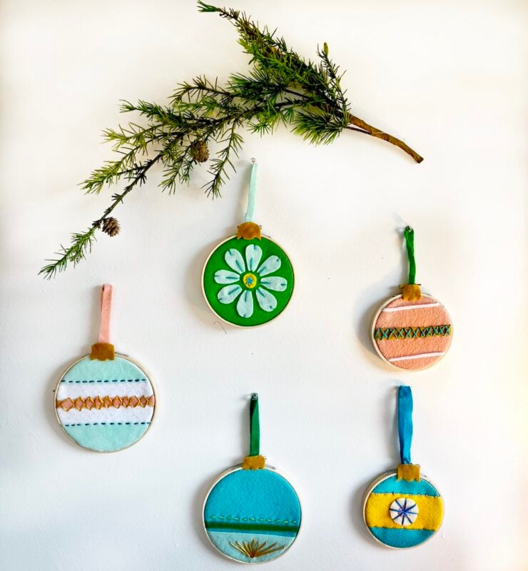 Cute Vintage Ornament-Inspired Embroidery Hoop Felt Wall Decor