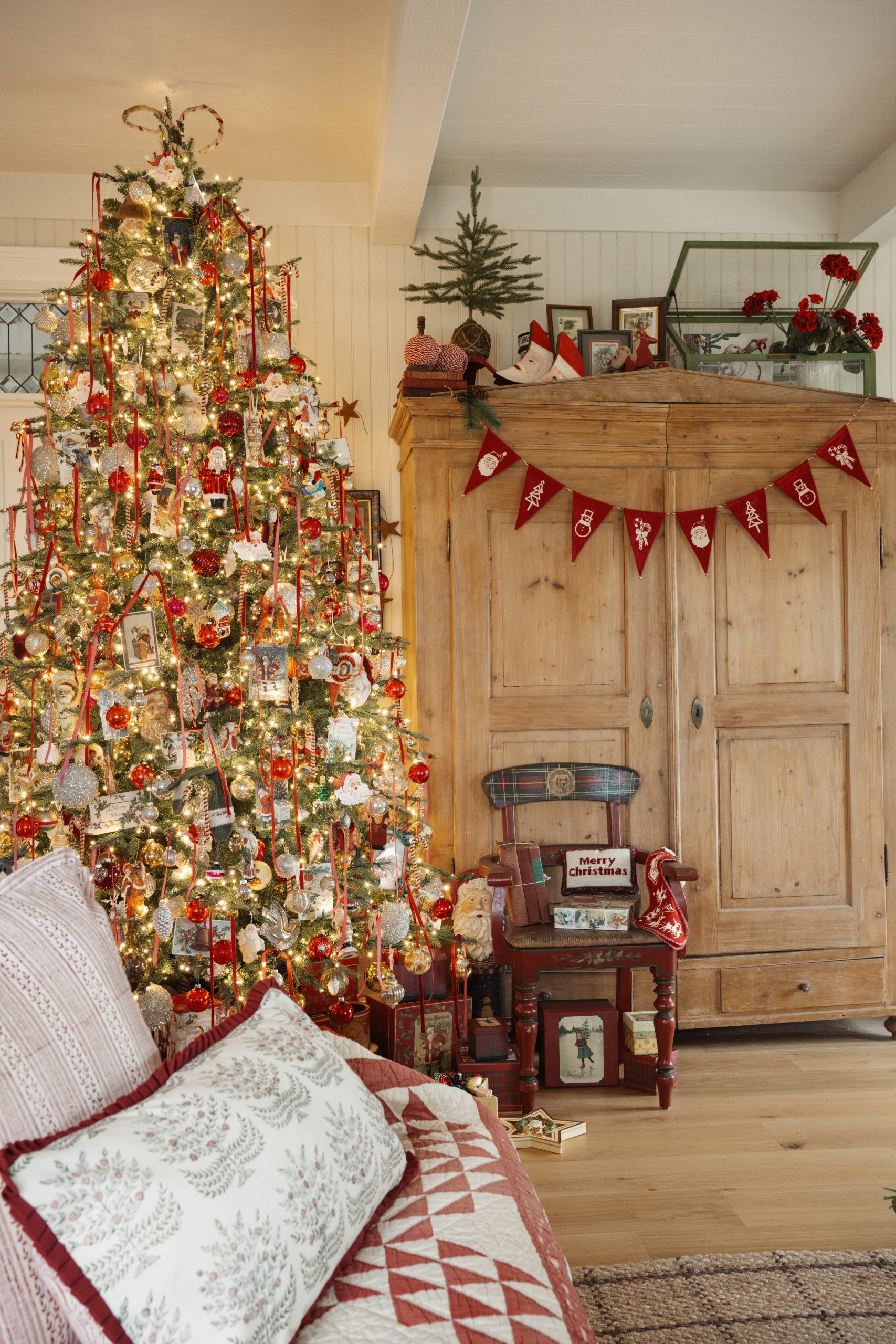 How to Add Old-Fashioned Vibes to Your Christmas Decor