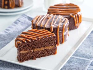 PÃO DE MEL (BRAZILIAN SPICED CHOCOLATE-HONEY CAKES) 